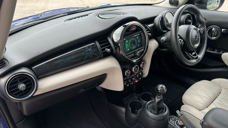 MINI Hatchback 2.0 Cooper S Exclusive 5dr [Comfort/Nav Pack] Petrol Hatchback